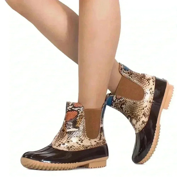 NEW Cute & Trendy Vegan Material Snake embossed slip on Duck Boots - Picture 2 of 16